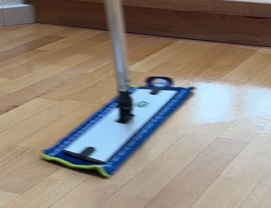 Bodenreinigen nur mit Wasser: Effizient & schonend dank EASYCLEAN