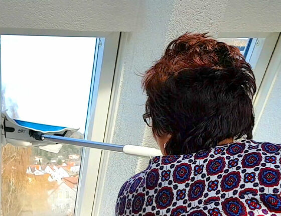 Schwer zugängliche Fenster putzen