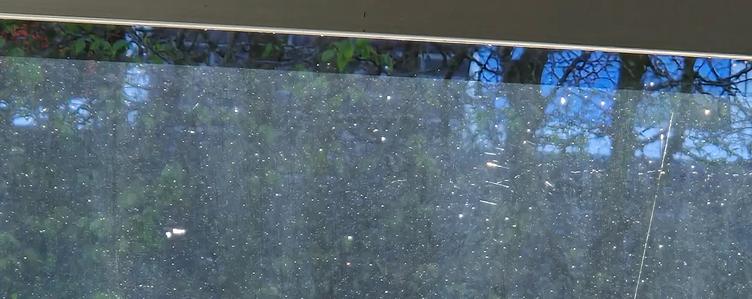 Plötzlich Schmieren auf den Fenstern im Frühjahr – Warum das passieren kann!